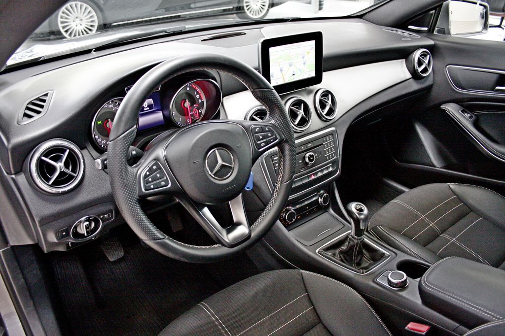 Mercedes-Benz CLA 180 Coupe KAMERA SCHECKH SOUND
