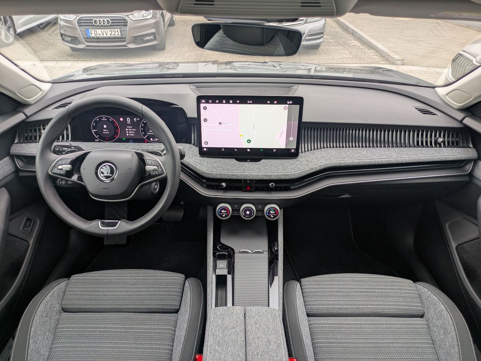 Fahrzeugabbildung SKODA Superb 2.0 TDI 4x4 Selection MATRIX*AHK*PANO*19"