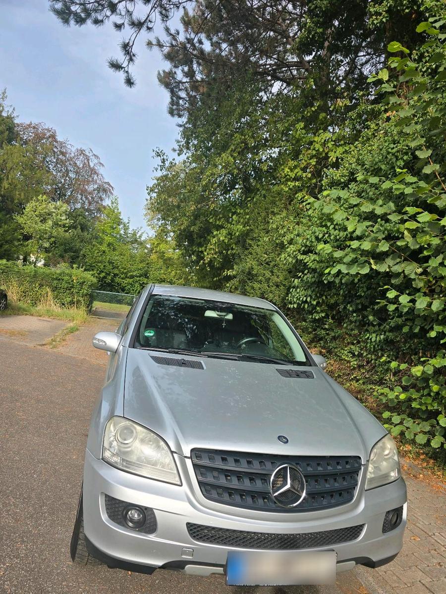 Mercedes-Benz ML280 2005 — rear view