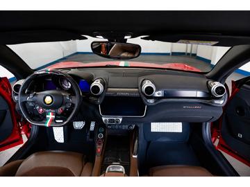 2021 Ferrari GTC4LUSSO — миниатюра 17