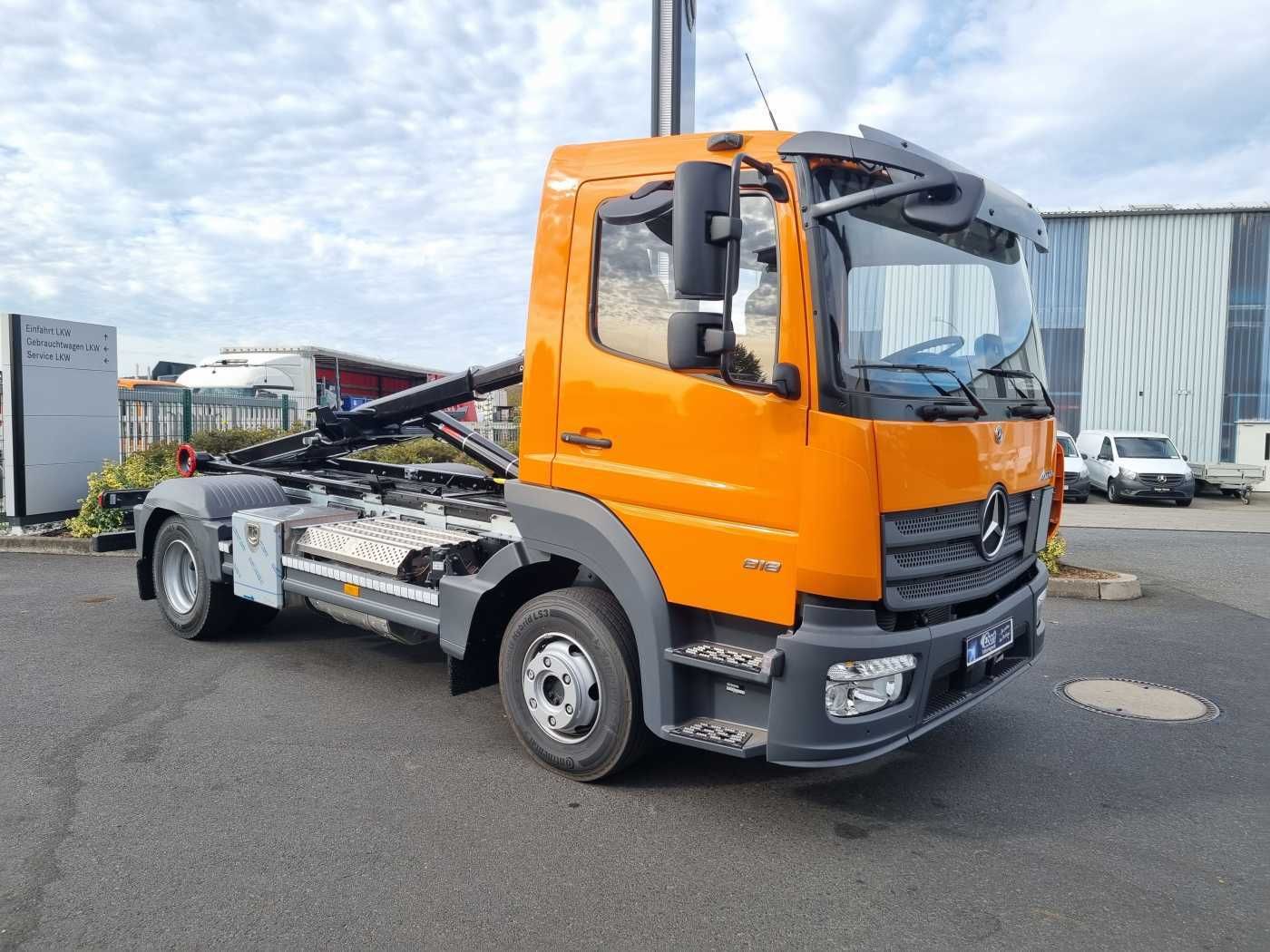 Fahrzeugabbildung Mercedes-Benz Atego 818 K 4x2 HIAB XR5S3650 AHK Klima