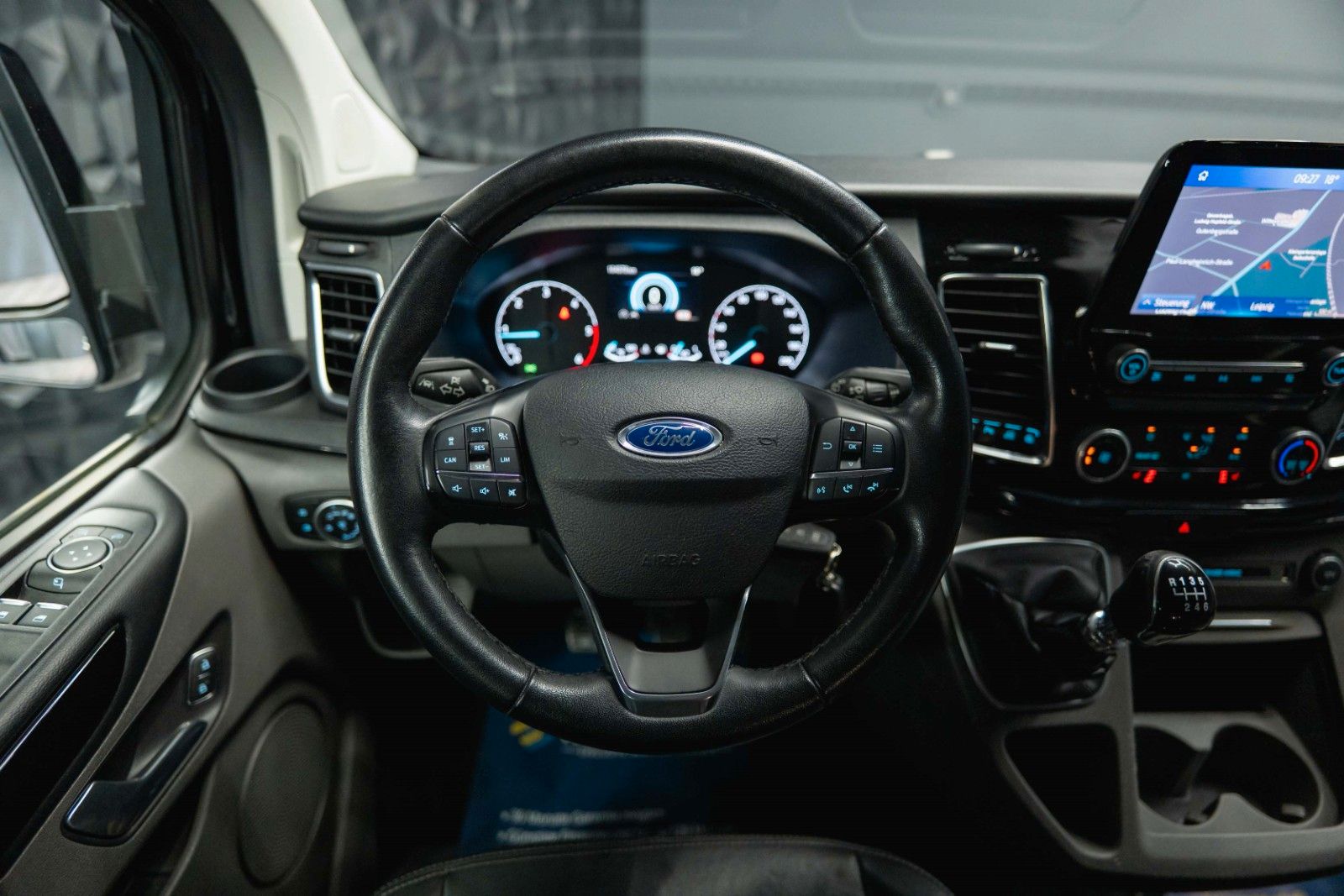 Fahrzeugabbildung Ford Tourneo Custom 320 L2 Sport | 8Sitze | ACC | LED