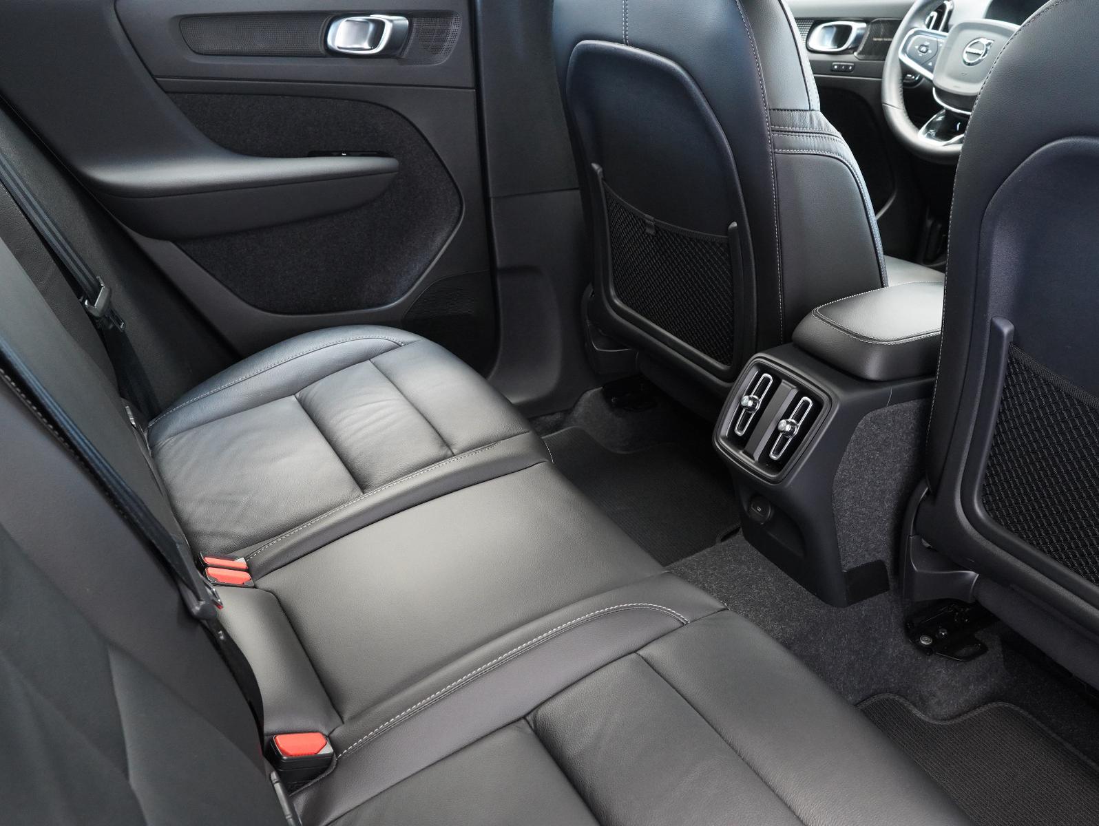 Volvo XC40 B4 B R Design LED/NAVI/ACC/LEDER/360°