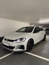 Volkswagen Golf 2.0 DSG GTI TCR290PS Dynaudio 8Fachbereift - Volkswagen Golf: GTI Ps