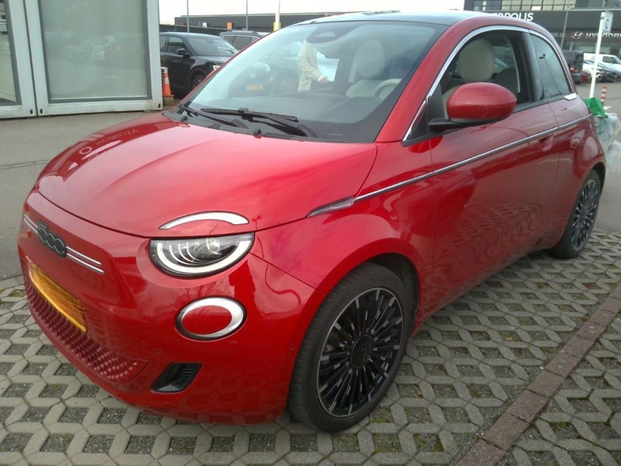 Fiat 500e LA PRIMA 3+1 42kWh/87KW 118 KAM*PANO*17