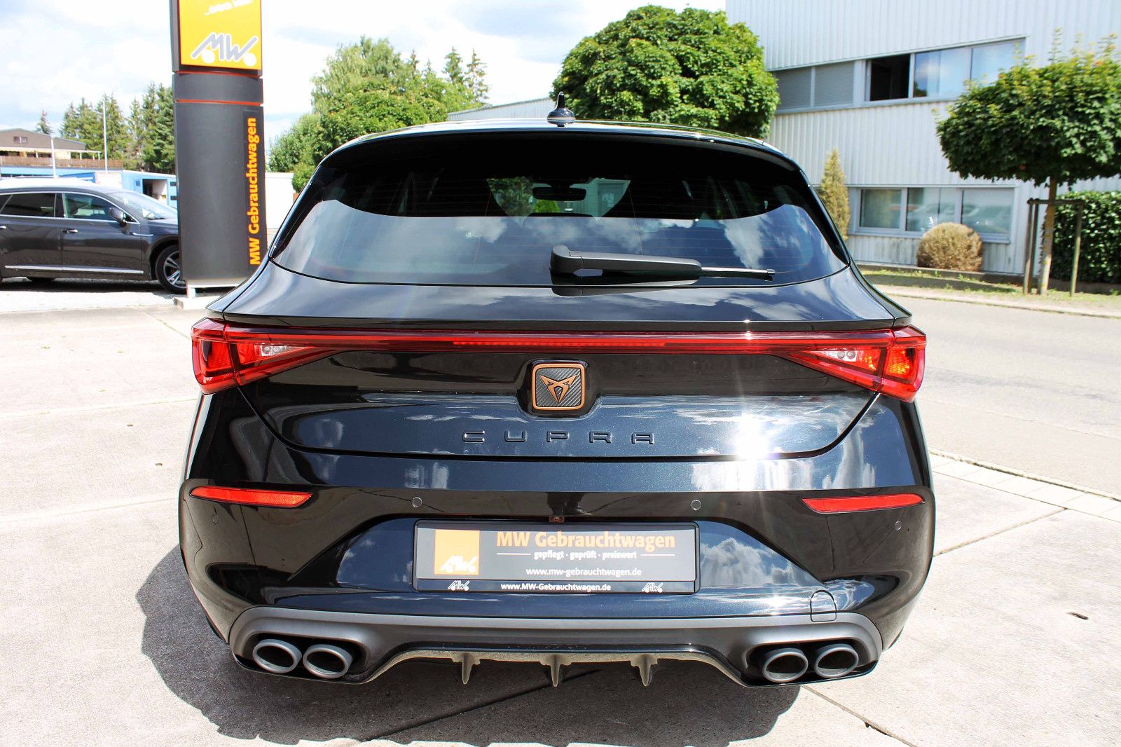 Fahrzeugabbildung CUPRA Leon VZ 2.0 TSI DSG ACC LED KAM PDC ESD PANO LHZ