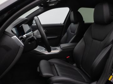 Fahrzeugabbildung BMW 320e Advantage DAB HiFi PDC AHK Alarm LED Sport