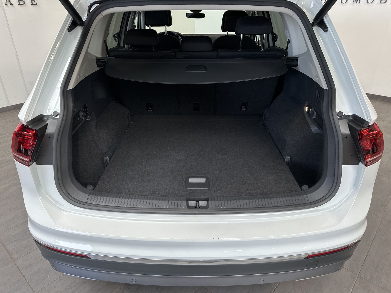 Fahrzeugabbildung Volkswagen Tiguan Allspace 2.0 TDI HL 4M NAV+LED+AHK+PANORA