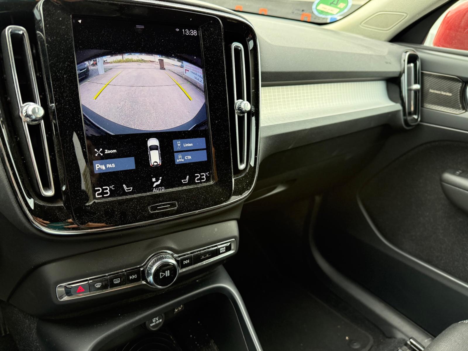 Volvo XC 40 XC40 Momentum 2WD+LED+USB+SITZHEIZUNG+BC+M