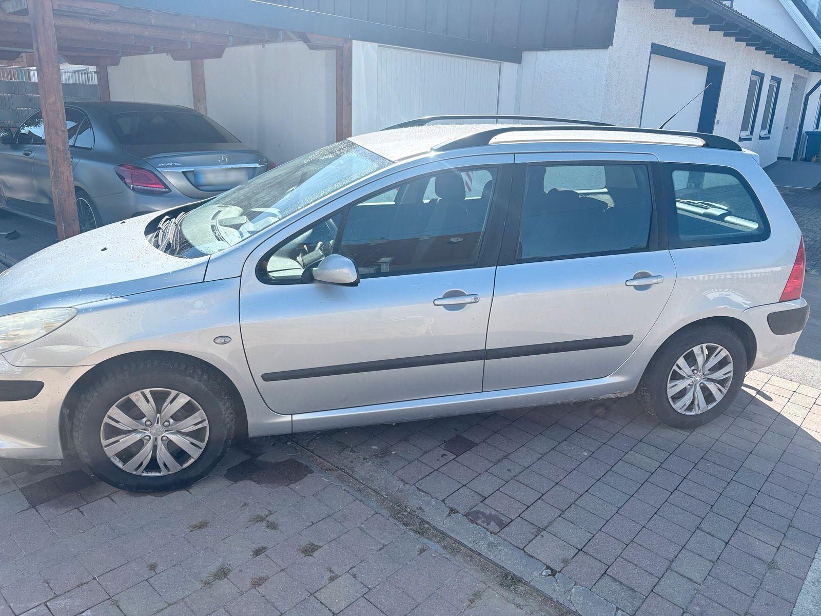 Peugeot 307 2006 — rear view