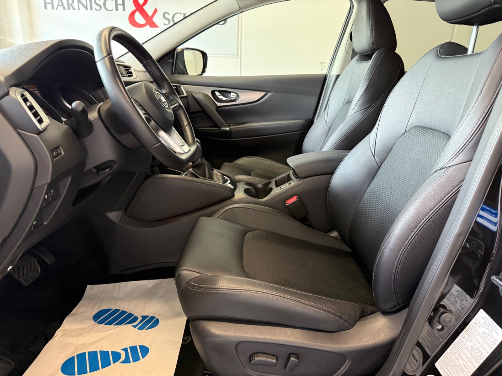 Fahrzeugabbildung Nissan Qashqai Tekna Safety-Shield-Paket 360°