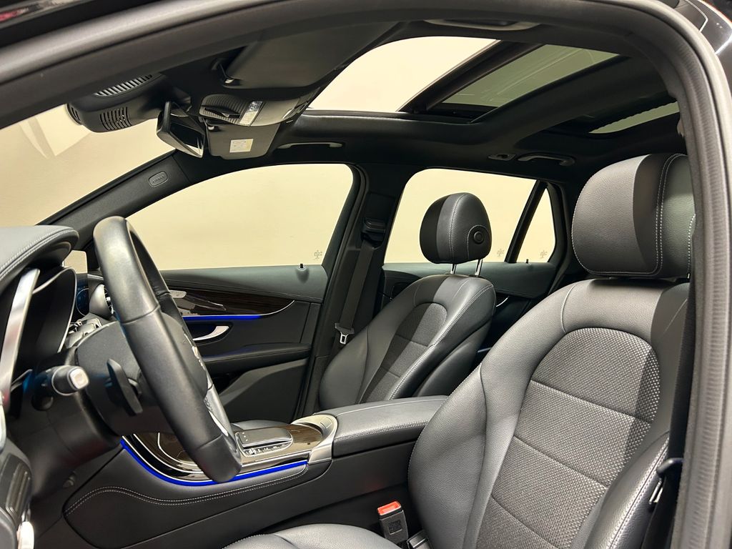 Mercedes-Benz GLC 300 GLC300 4M *AMG LINE*PANO*KAMERA*AHK*LED*CARPLAY*