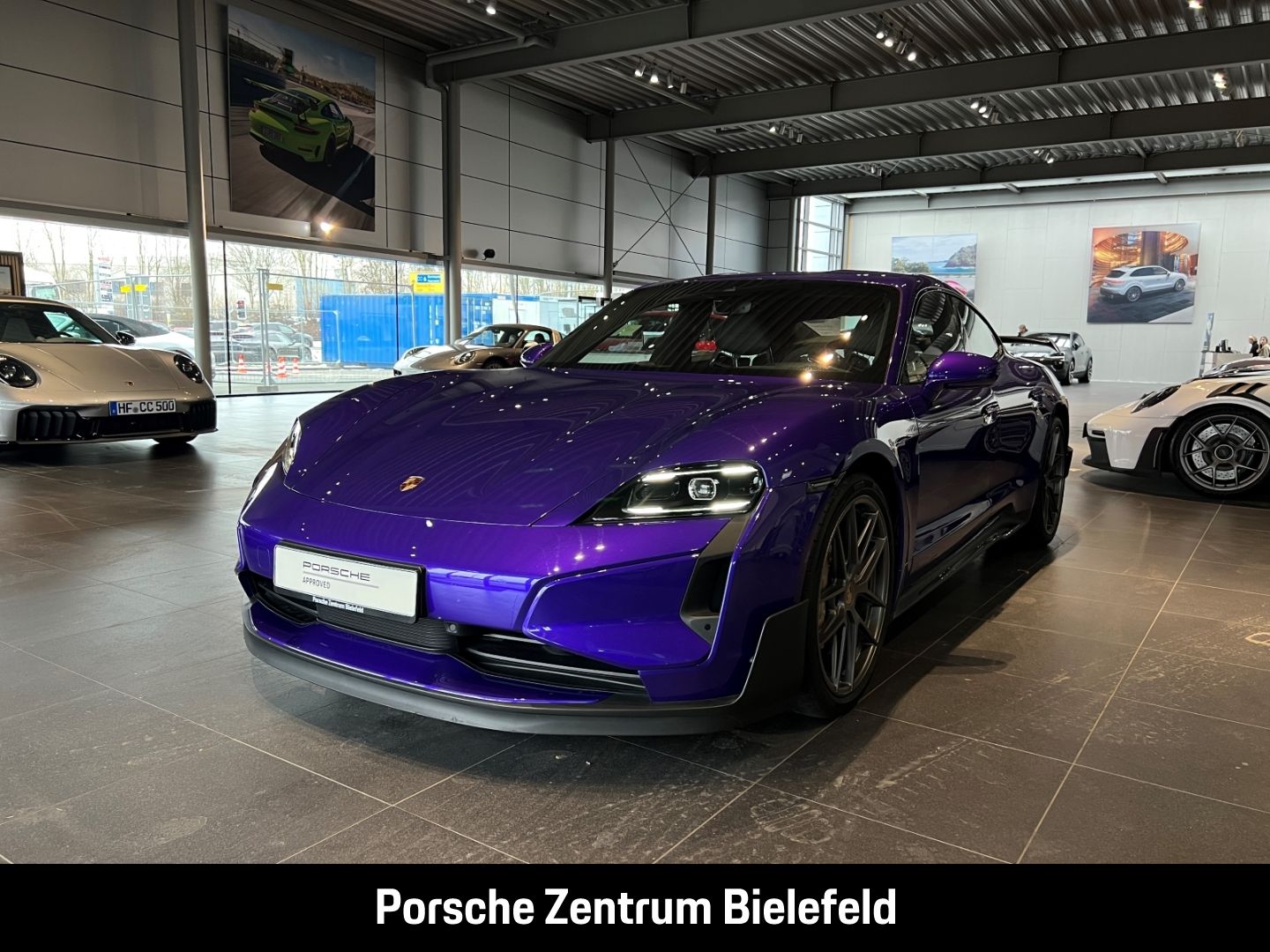 PORSCHE Taycan Turbo GT mit Weissach-Paket Purplesky LED