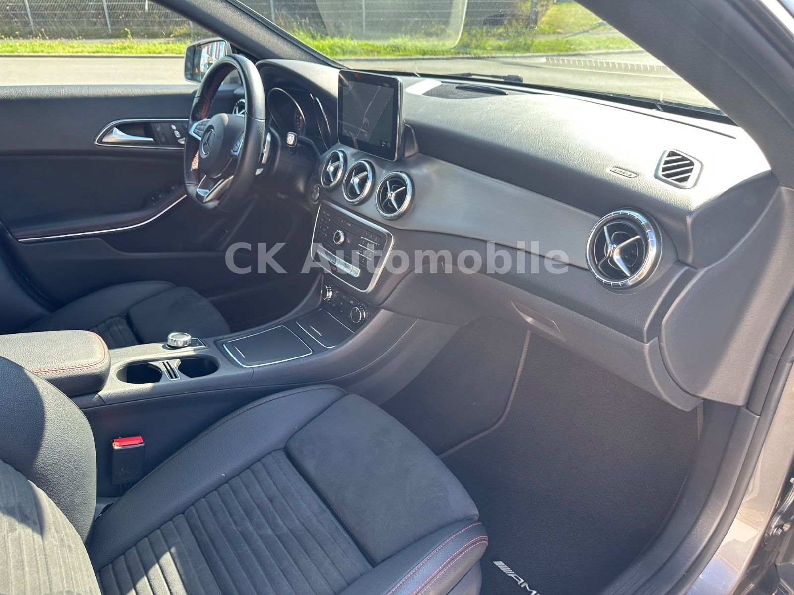 Fahrzeugabbildung Mercedes-Benz CLA 250 Shooting Brake AMG-Line/Navi/LED/ACC/Kam