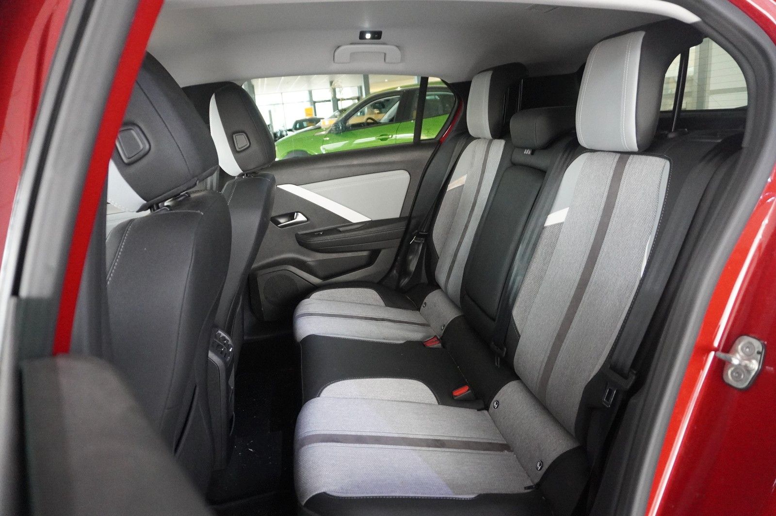 Fahrzeugabbildung Opel Astra L Lim. 1.2T ELEGANCE NAVI/LED/KAMERA/SPORT