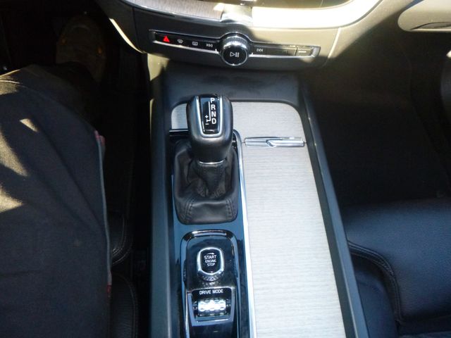 Fahrzeugabbildung Volvo XC60 Inscription 2WD >AUT/AHK/Kamera/PANO/PDC<