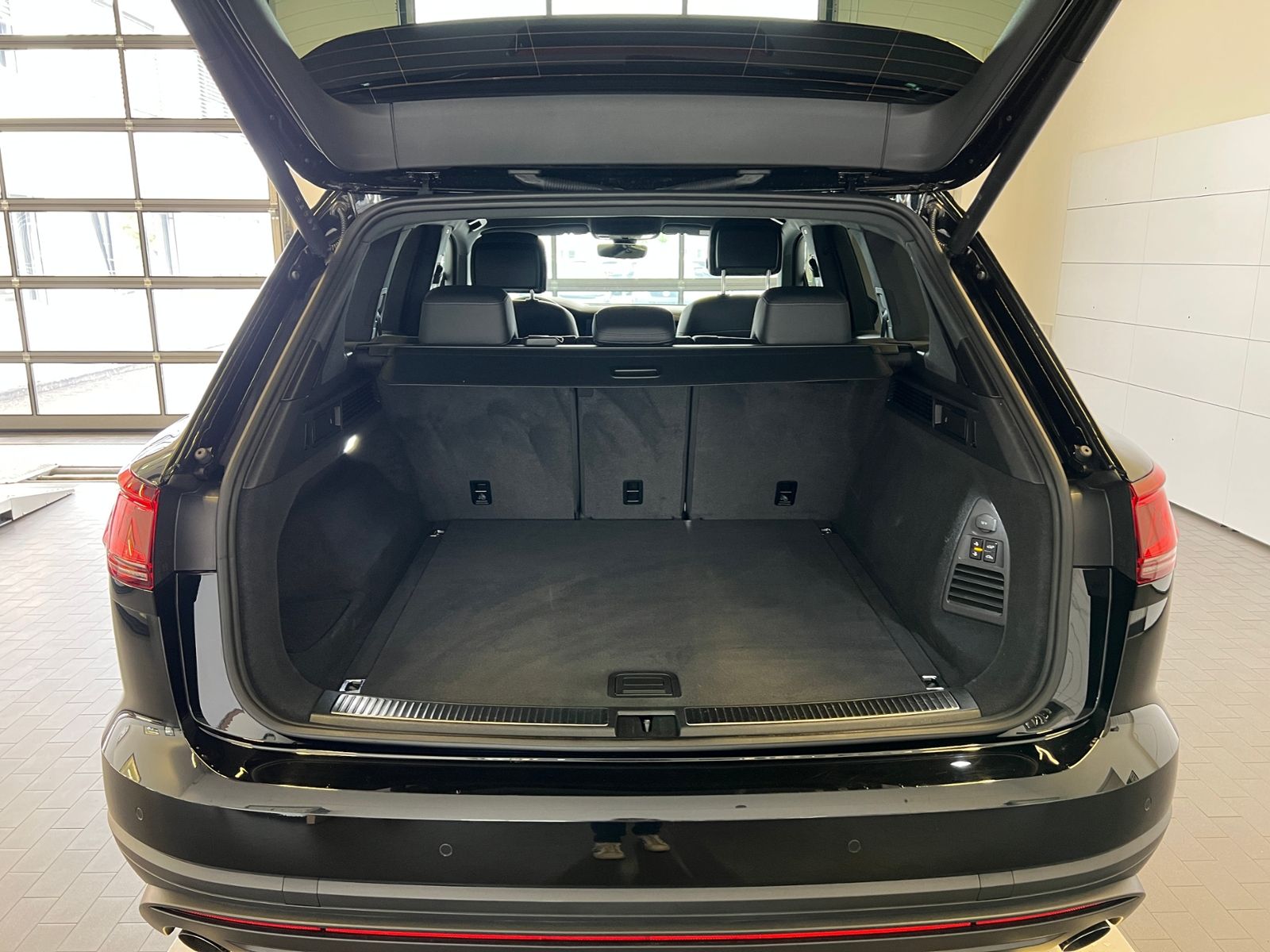 Fahrzeugabbildung Volkswagen Touareg 3.0 TDI 4MOTION *Garantie,AHK,Luftfwg.,1