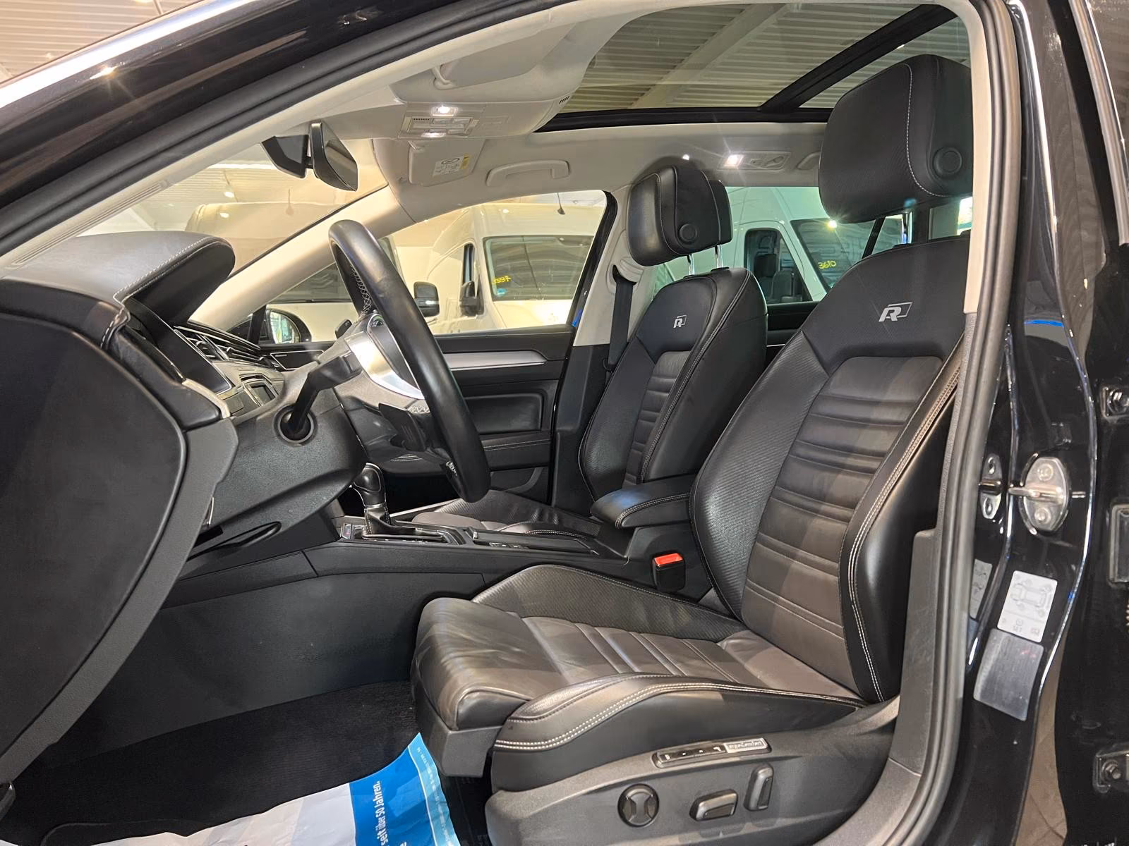 Volkswagen Passat Variant R-Line 4Motion*Pano*360°*AHK*DSG