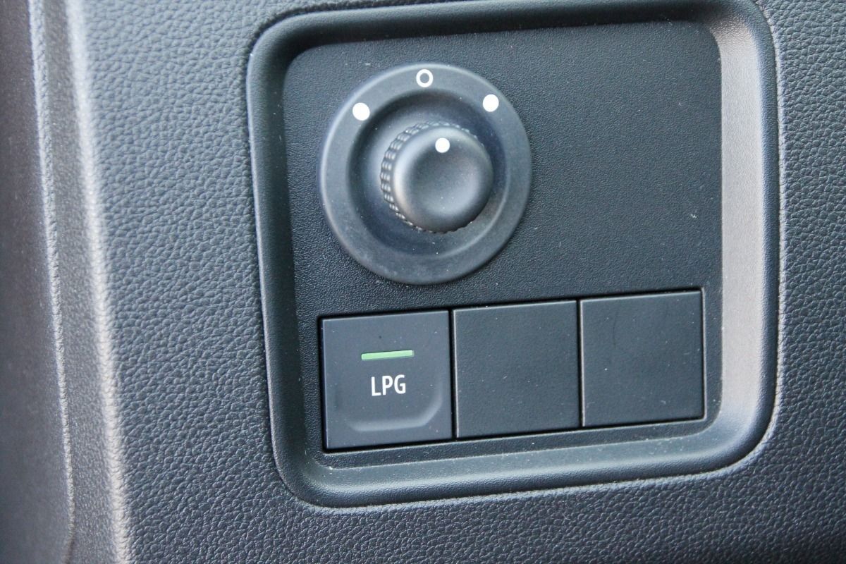 Fahrzeugabbildung Dacia Duster Comfort TCe 100 ECO-G 2WD