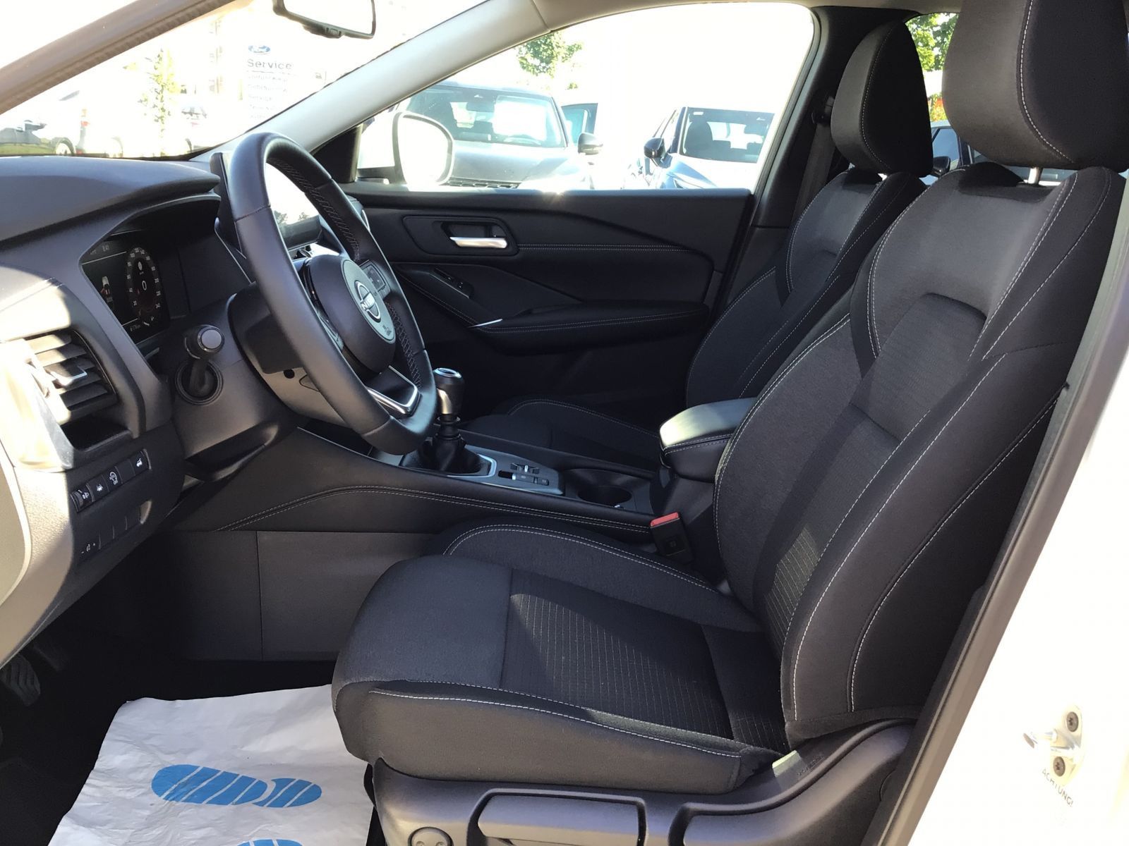 Fahrzeugabbildung Nissan Qashqai 1.3 DIG-T MHEV 6MT- N-Con.- Bus.,Winter