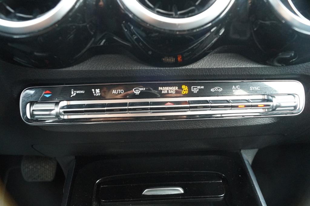 Mercedes-Benz GLB 220