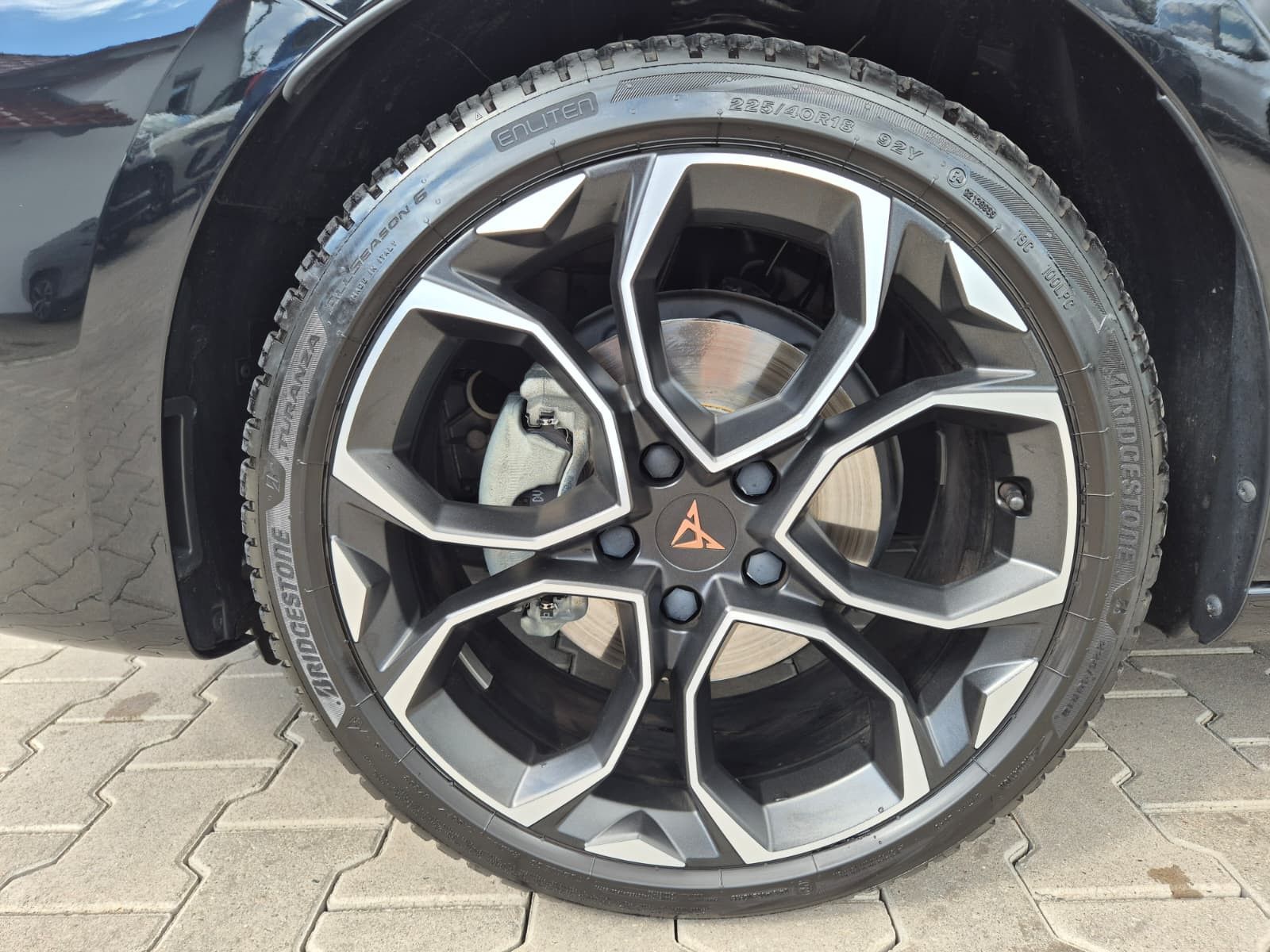 Fahrzeugabbildung CUPRA Leon 1.5 eTSI DSG PANO*AHK*DYNAMICA*EDGE*18" 5JG