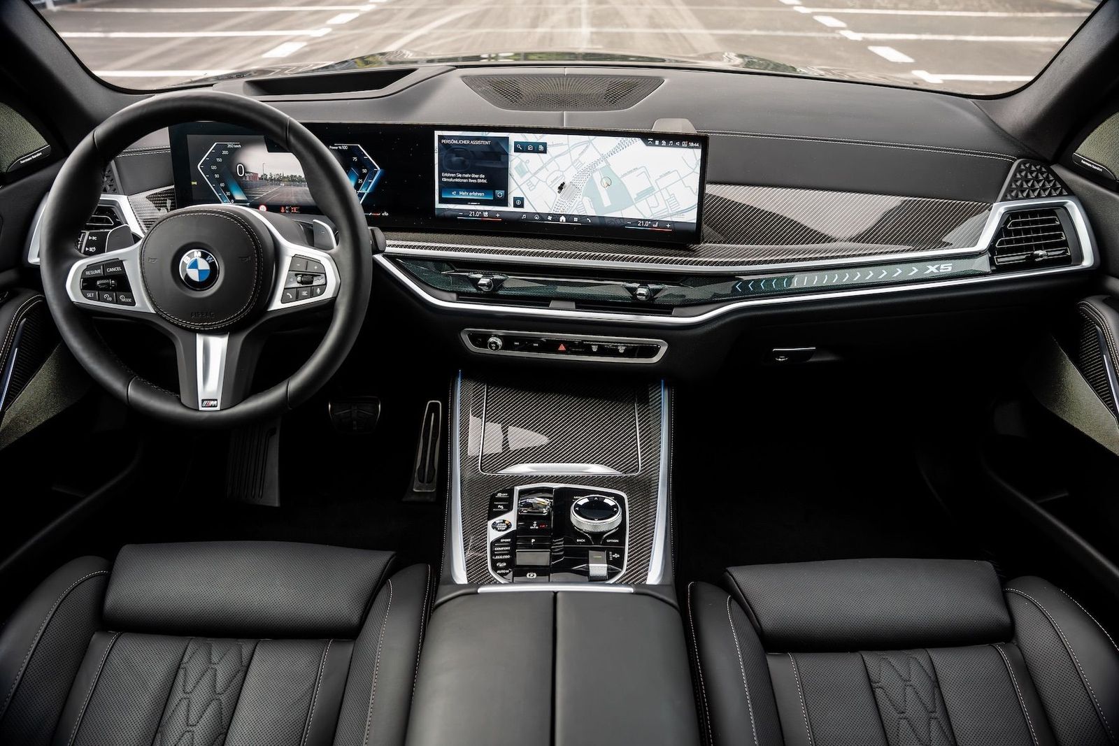 Fahrzeugabbildung BMW X5 40d xD M-SPORT PRO|AHK|MASSAGE|LIFT|CARBON
