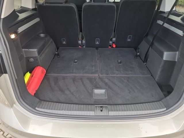 Fahrzeugabbildung Volkswagen Touran 2.0 TDI MOVE START-STOP KAMERA IQ.DRIVE L