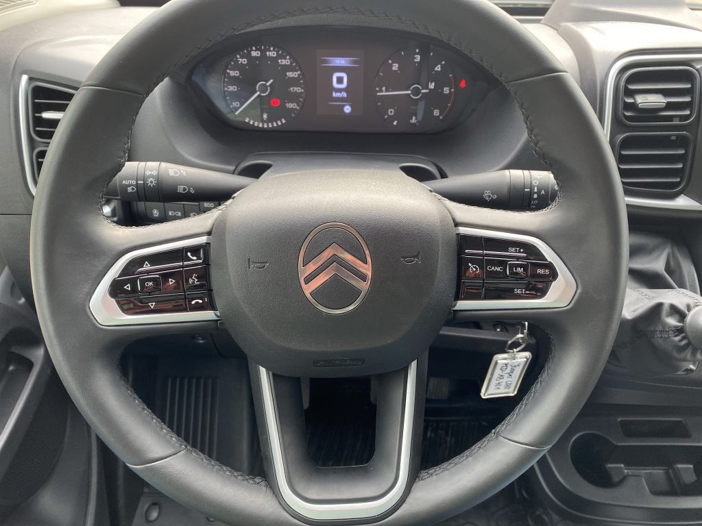Fahrzeugabbildung Citroën Jumper 2.2 BlueHDi 140 L3H2 *NAVI*Allwetterreife