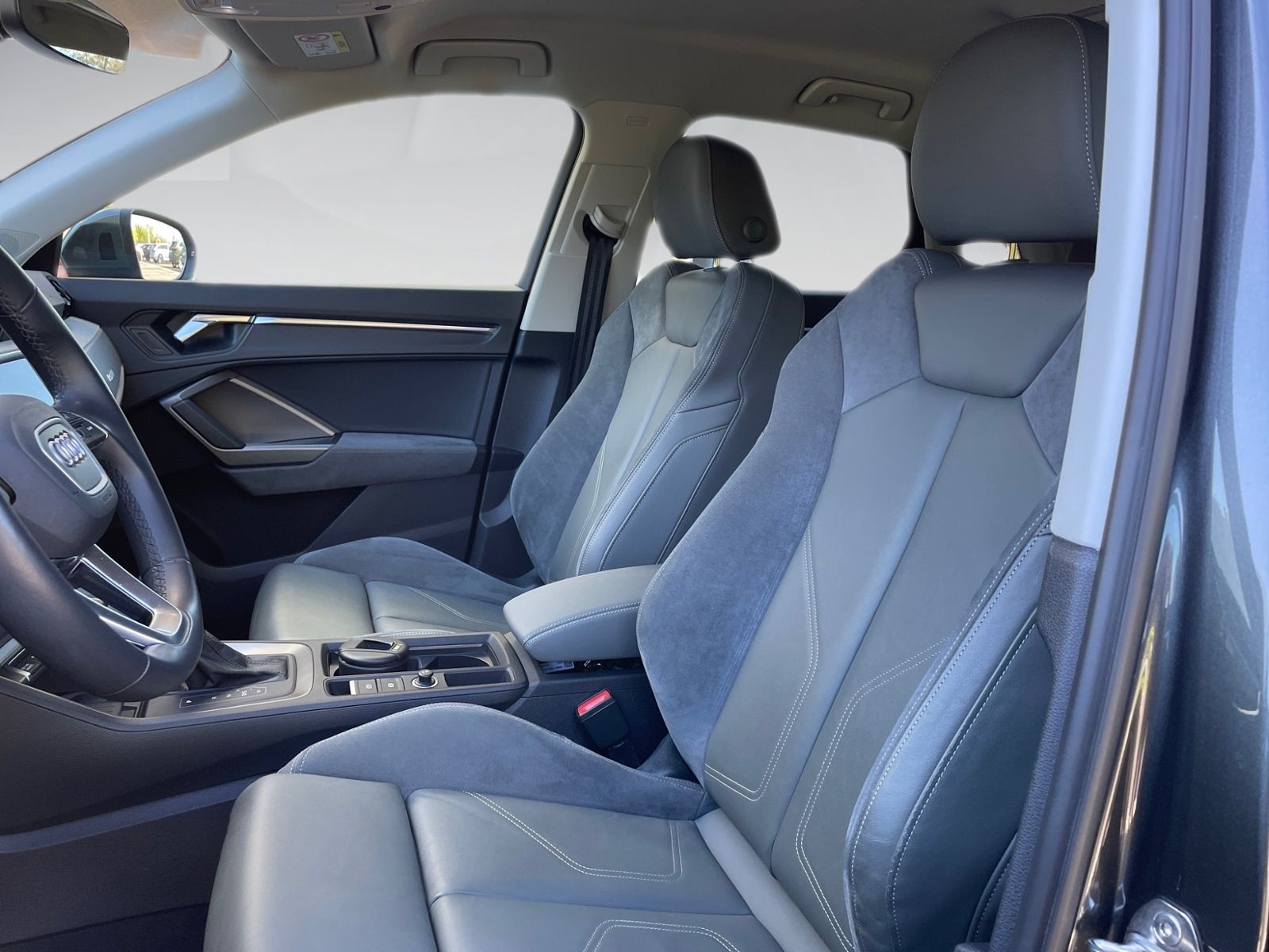Audi Q3 45 TFSI e S-line Matrix Business TopView foto 13