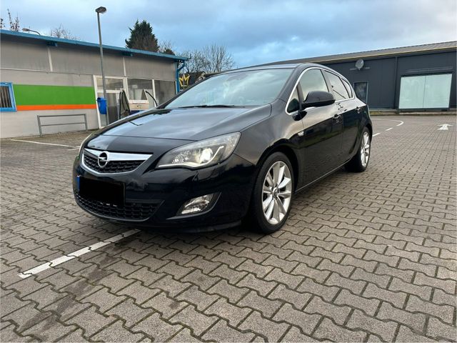 Opel Astra J Lim. 5-trg. Sport/AAHK/NAVI/SITZH/LEDER