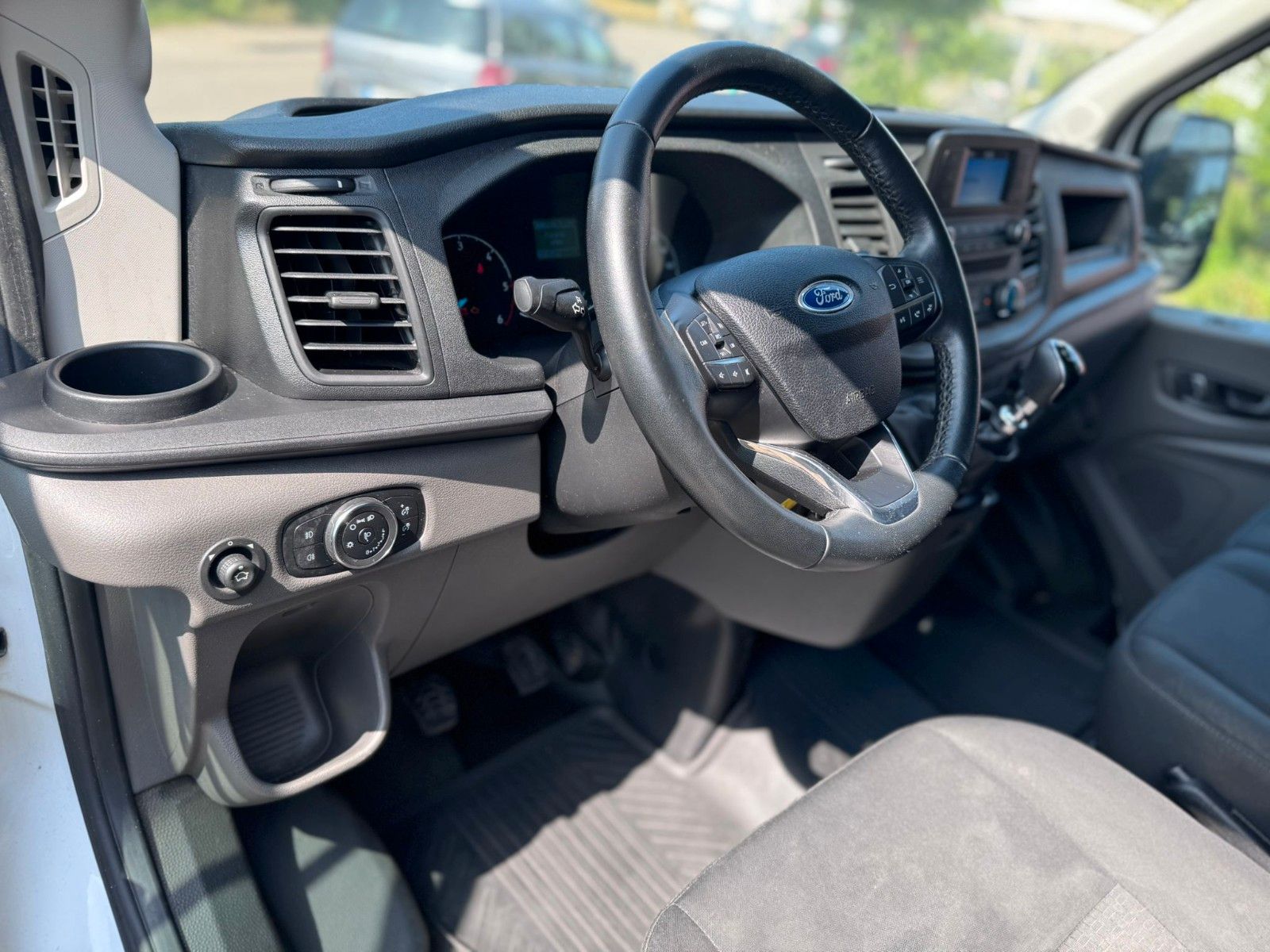 Fahrzeugabbildung Ford Transit 350  L2H2 *TREND*TEMPO*DAB*KAMERA*PDC