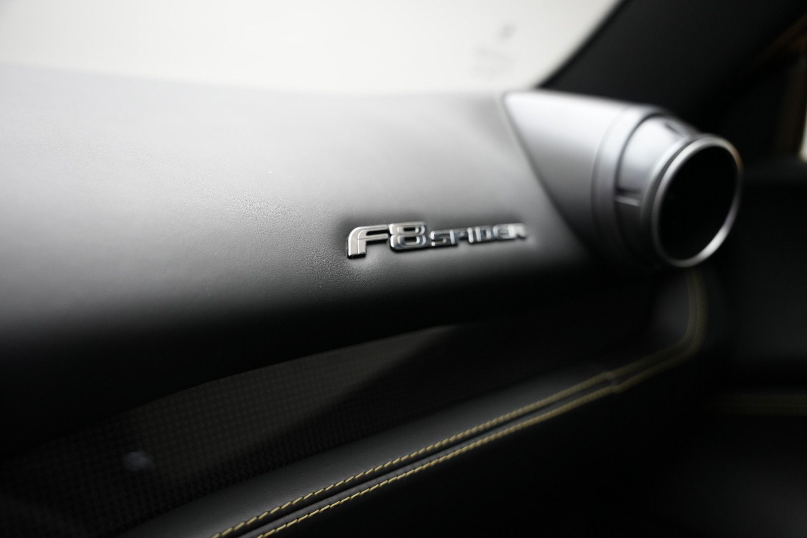 Fahrzeugabbildung Ferrari F8 Spider Giallo Modena *Lift*Carbon*Kamera*