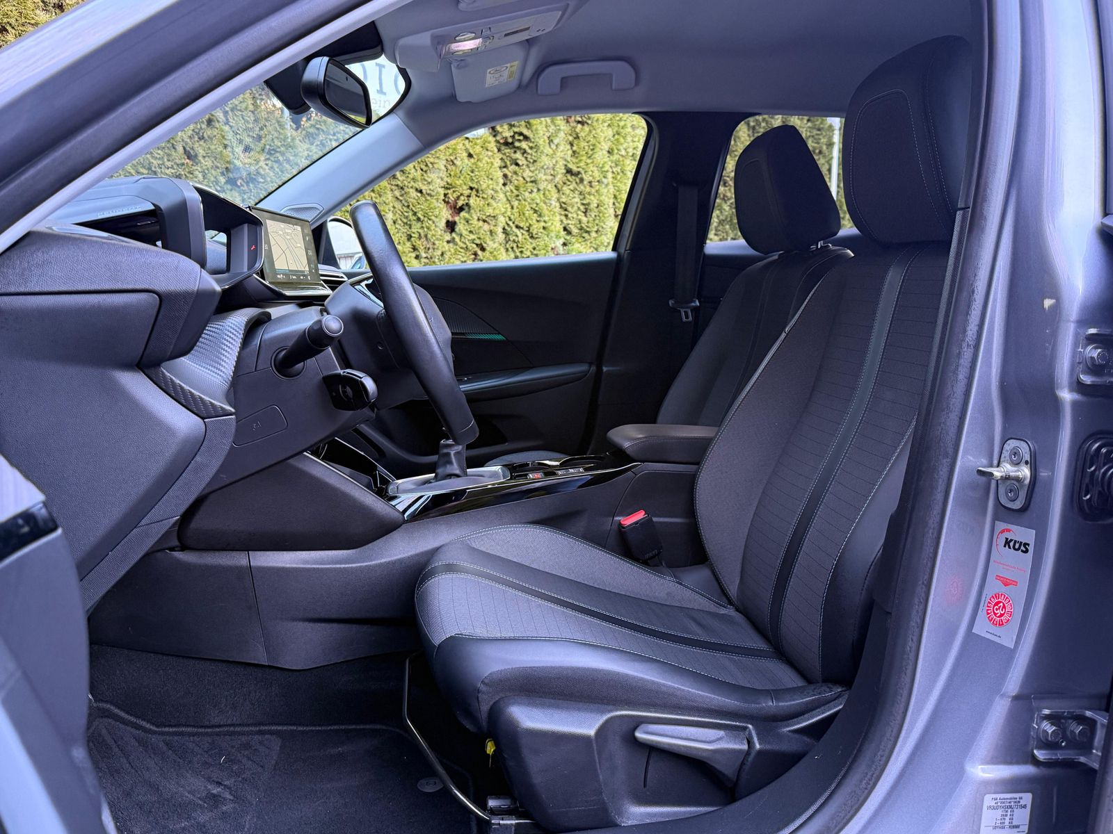 Fahrzeugabbildung Peugeot 2008 1.5 BlueHDI Allure Pack LED+NAV+SHZ+KAM+DAB