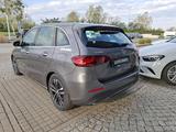 Mercedes-Benz B 180 Progressive+AHK+KeyGo+Distron+RüKa+CarPlay - Mercedes-Benz B 180 mit Benzin-Antrieb: Limousine, Automatik