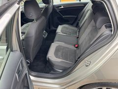 Fahrzeugabbildung Volkswagen Golf VII Comfortl. - Navi*Sitzhzg*ACC*PDC*2xKlim