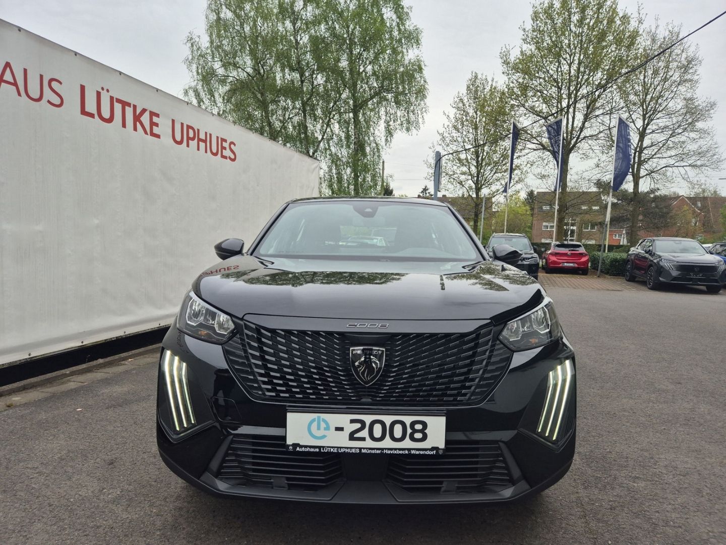 Fahrzeugabbildung Peugeot 2008 Elektro 136 LED CarPlay Klimaautom SHZ