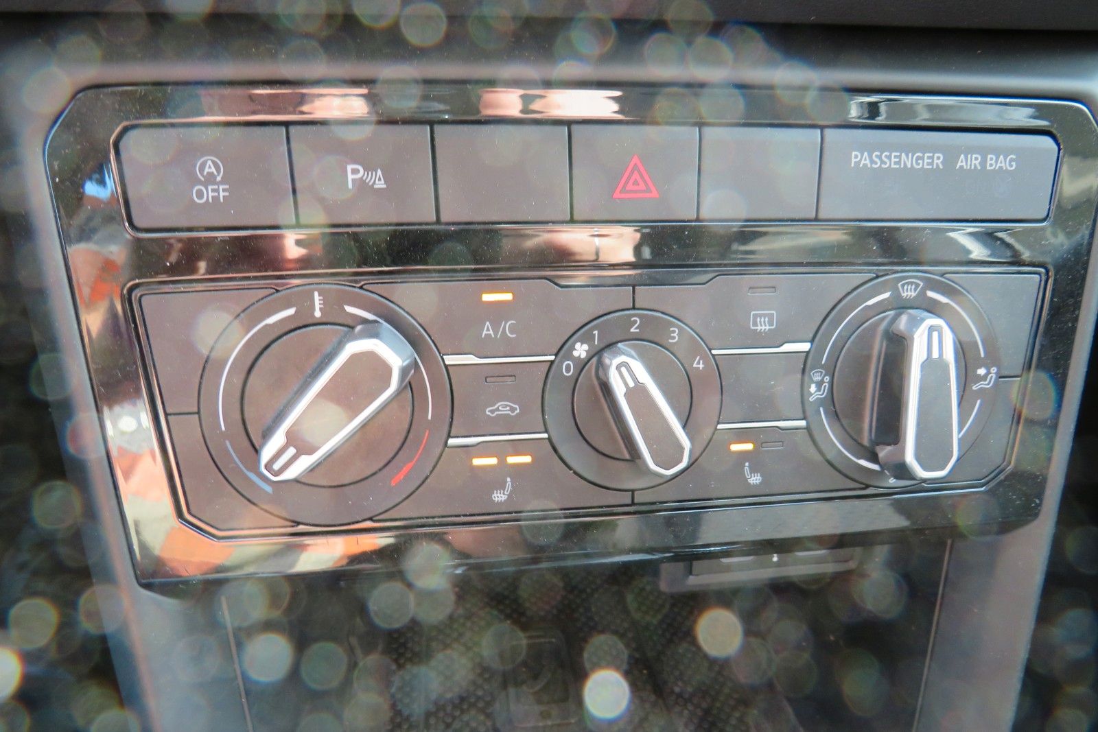 Fahrzeugabbildung Volkswagen T-Cross Life LED SPORT-PAKET SITZH. NAVI APP