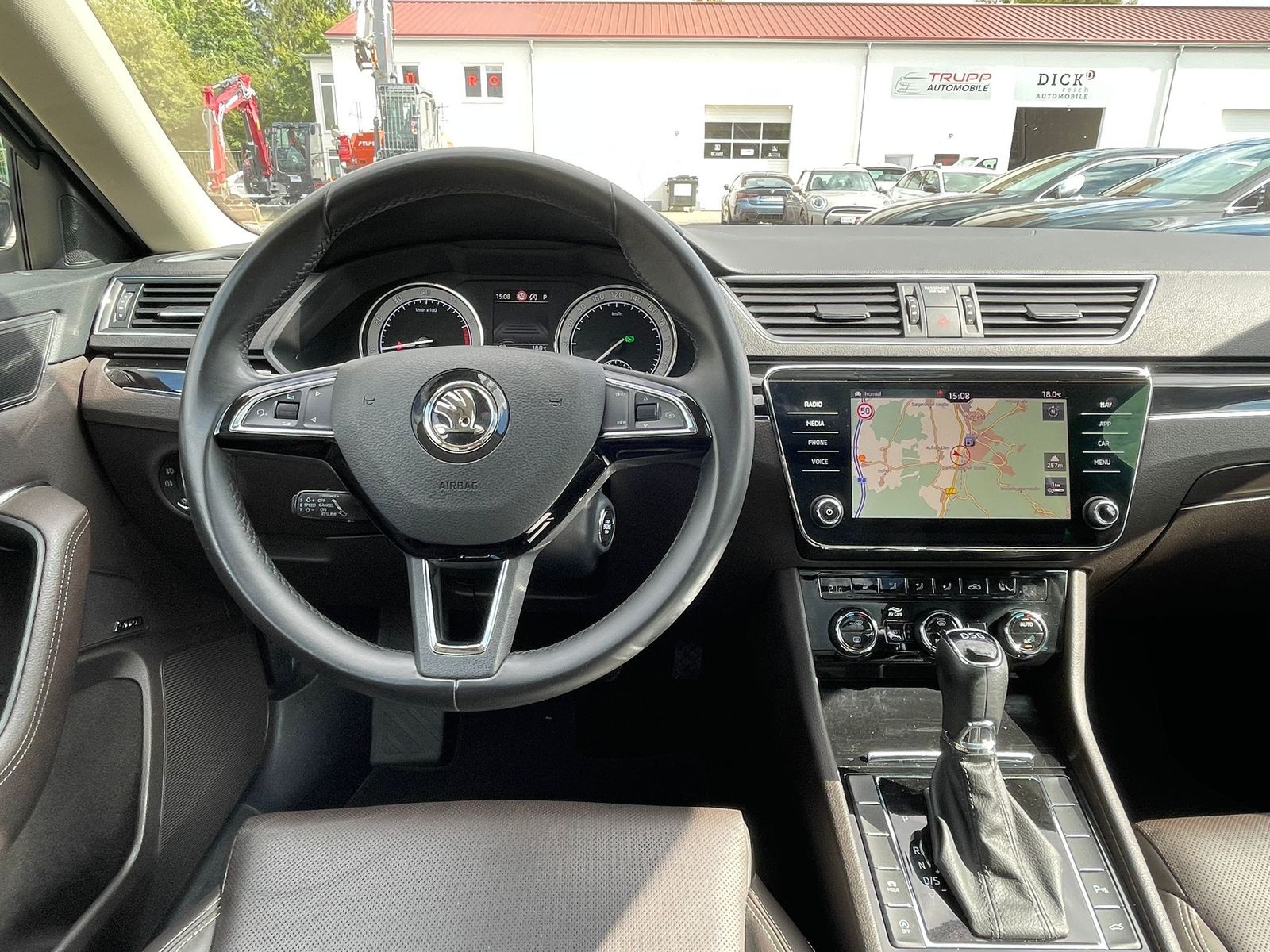 Fahrzeugabbildung SKODA Superb 1.5 TSI L&K LED/PANO/LEDER/MEMORY/CARPLAY