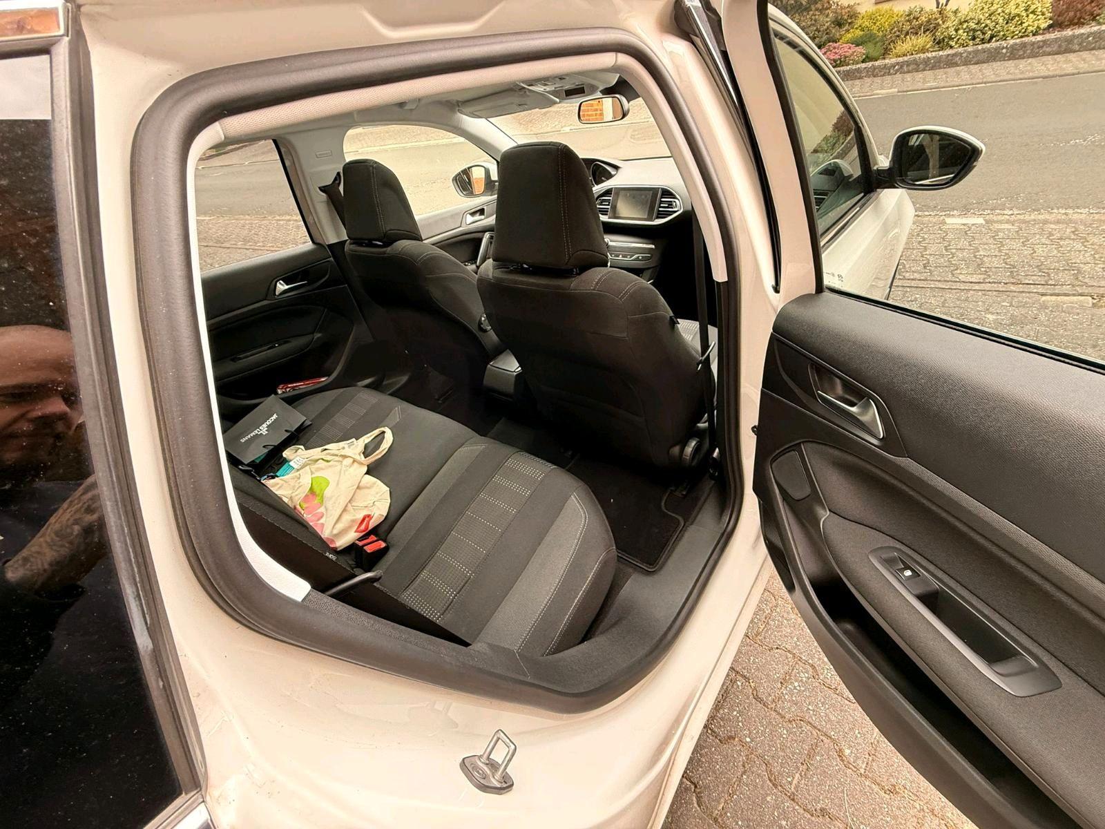 Peugeot 308 2015 — photo 9