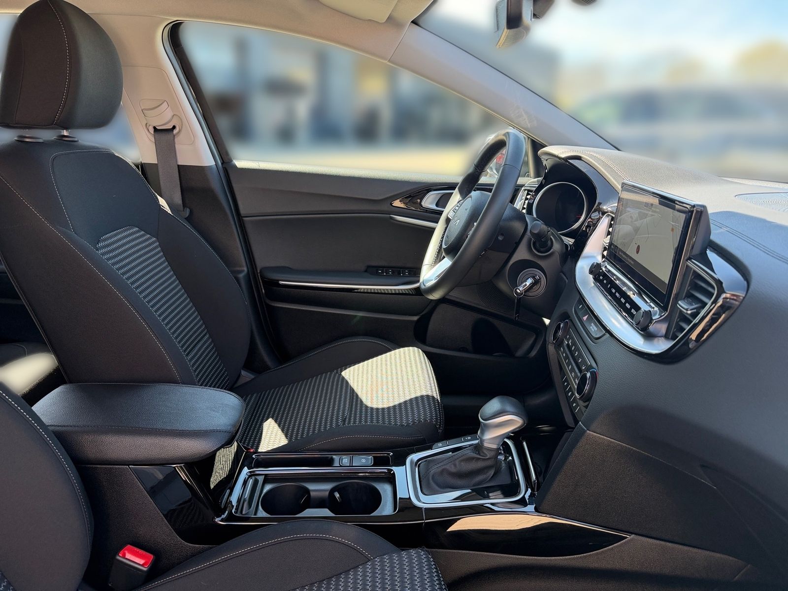 Fahrzeugabbildung Kia CEED_SW 1.5T 140 DCT7 VIS KOMF+ (NAV)