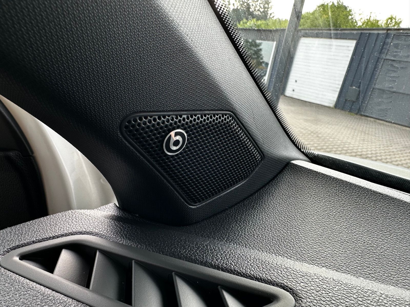 Volkswagen T-Roc 1.5TSi Sport R-Line — Bild 22