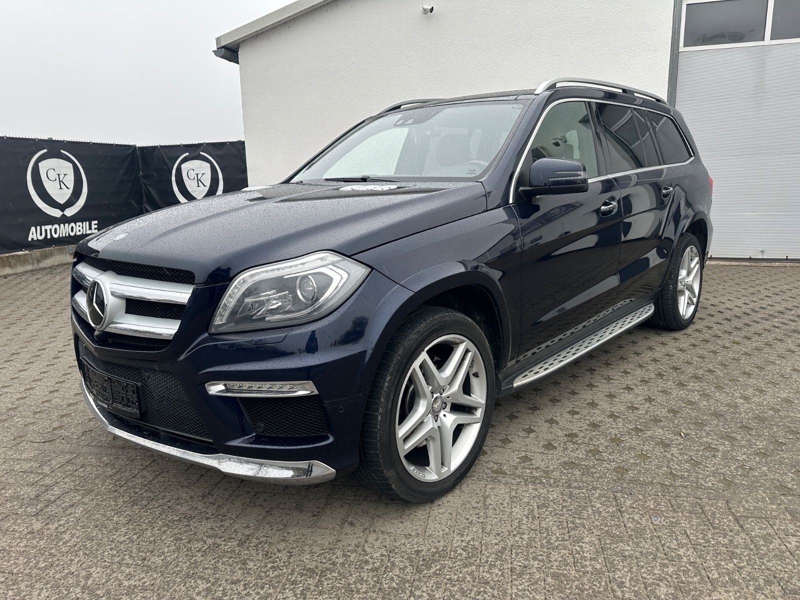 Fahrzeugabbildung Mercedes-Benz GL 500 4Matic AMG/7 Sitze/Navi/ILS/Pano/Kam/AHK