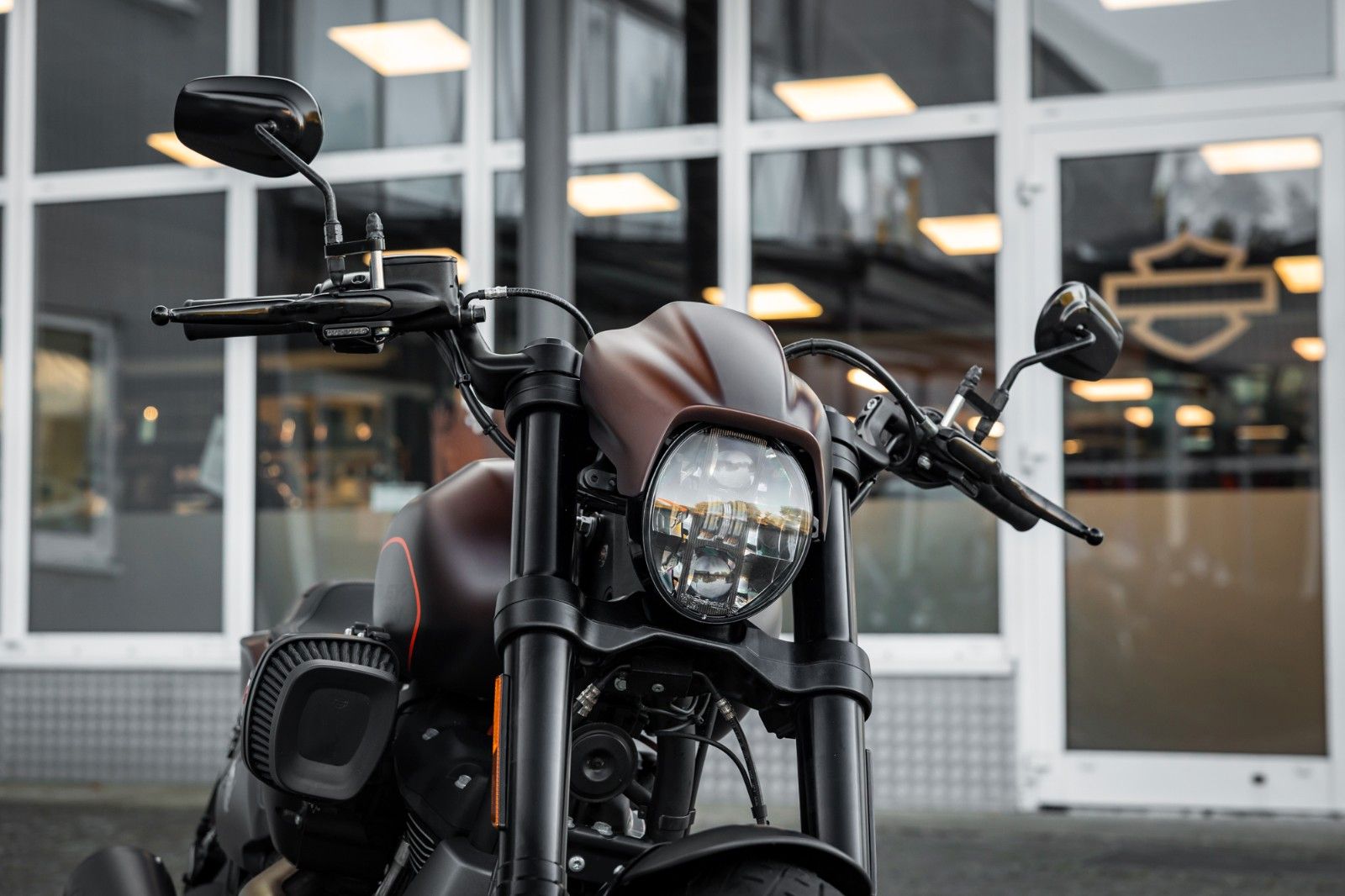 Fahrzeugabbildung Harley-Davidson FXDR 114 CUI - KESSTECH - SEITLICHER KZH