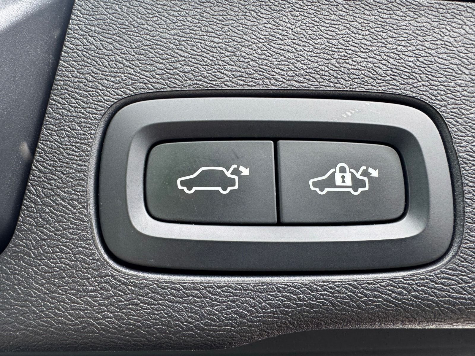 Fahrzeugabbildung Volvo XC 60 R-Design*360°Cam*Harman*21Zoll*AHK