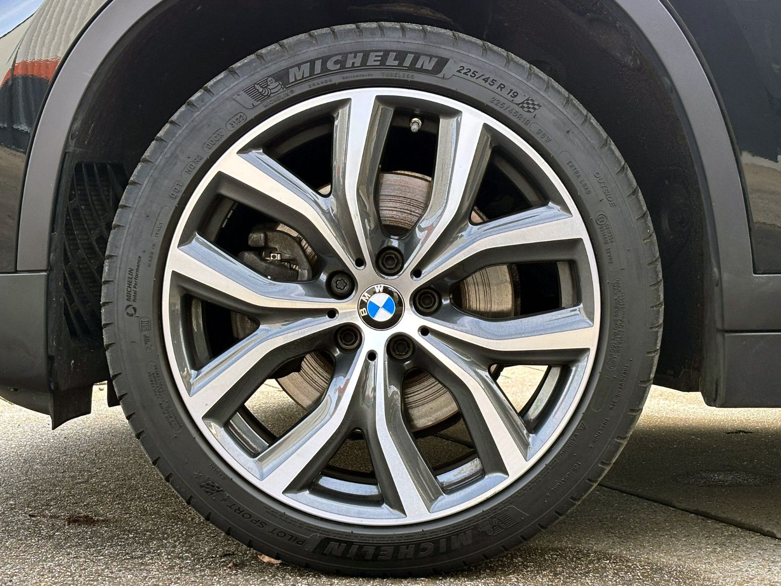 Fahrzeugabbildung BMW X1 sDrive 20i Sport-Line LED SHZ PDC KAM TEMP BT