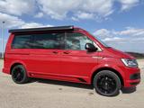 Volkswagen T6 California Beach Bulli - rote Volkswagen T6 California