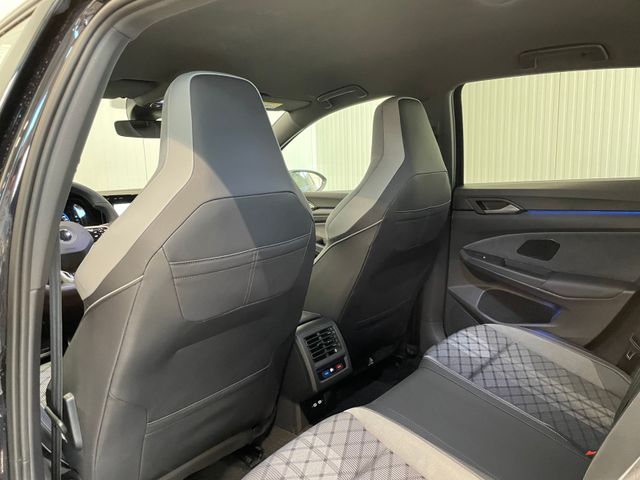 Golf VIII R-Line 1.5 eTSI DSG LED HARMAN-KARDON