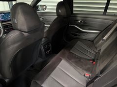 Fahrzeugabbildung BMW 320d Touring Sportautomatic -- AHK/Pano/HeadUp