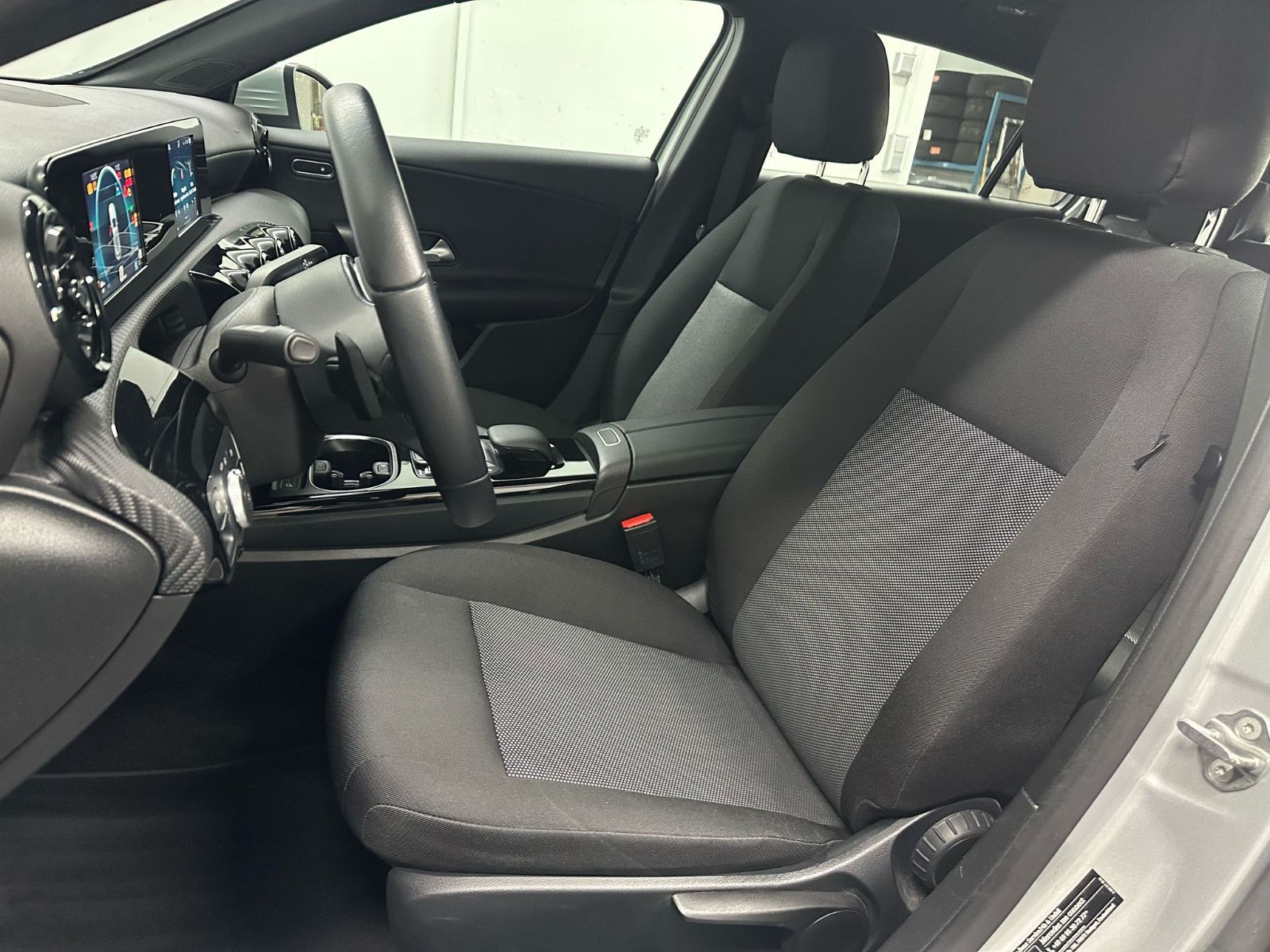 Fahrzeugabbildung Mercedes-Benz A 200 d DCT *DISTRO*AHK*LED*NAVI*BUSINESS*SH